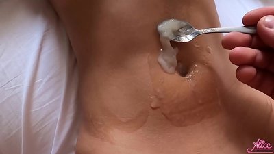 Hlboké fajčenie a vášnivý sex zblízka - zjedené spermie