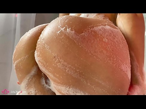 ❤️ Brunetka masturbuje kundičku s vibrátorom až do intenzívneho orgazmu v sprche ☑ Kvalitný sex na porno sk.eggporncomics.ru ❤